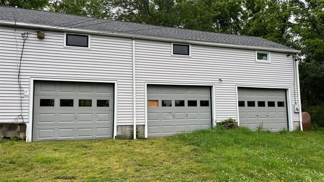 Building Photo - 131 S Putt Corners Rd