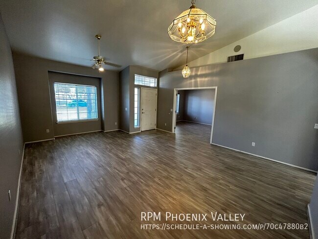 Foto del edificio - Lovely Single Level 4x2 Mesa home W/ 3 Car...
