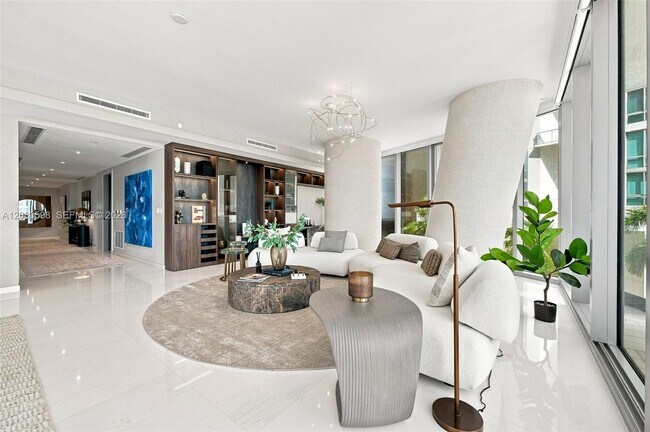 Building Photo - 300 Biscayne Blvd Way