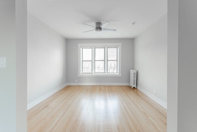 Building Photo - 1409 E 61st St