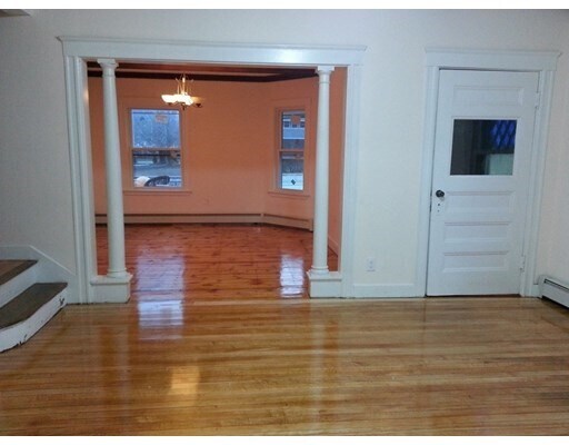 Building Photo - 951 Amesbury Rd