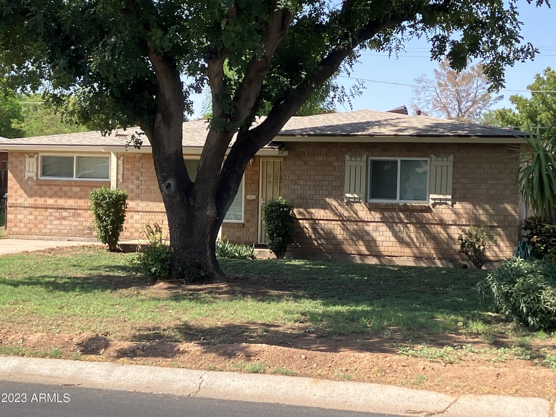 Primary Photo - 3012 E Monte Vista Rd