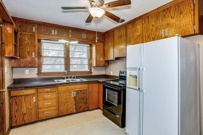 Building Photo - 2 bedroom home - SE Wichita
