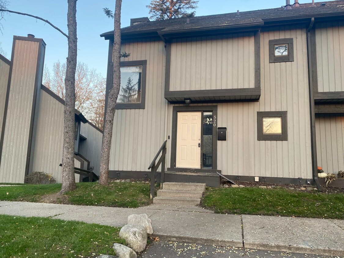 520 Victoria Sq Unit 520, Brighton, MI 48116 Condo for Rent in