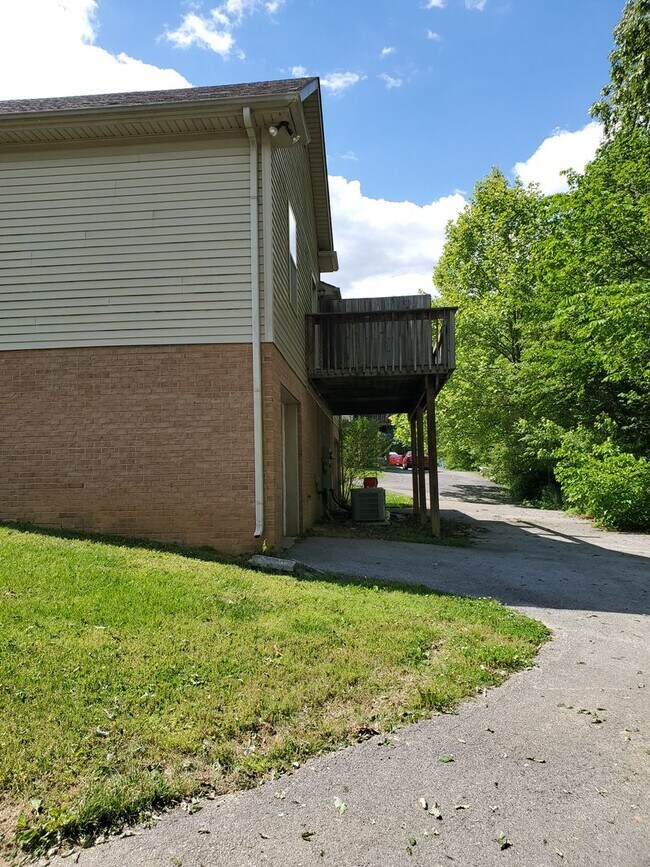 Foto del edificio - 197&amp;199 Scottie Drive