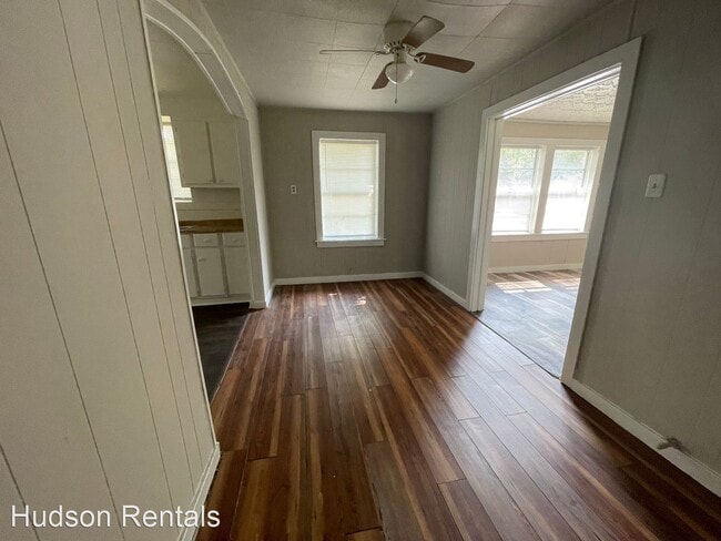 Building Photo - 3 br, 1 bath House - 1401 W. Short 17th St