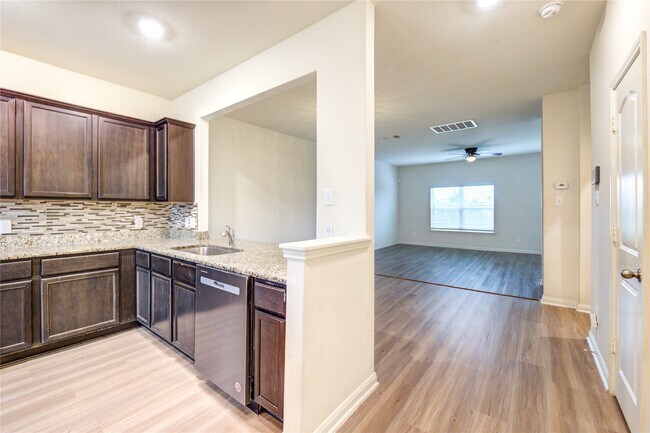 Foto del edificio - 3001 Iron Woods Dr