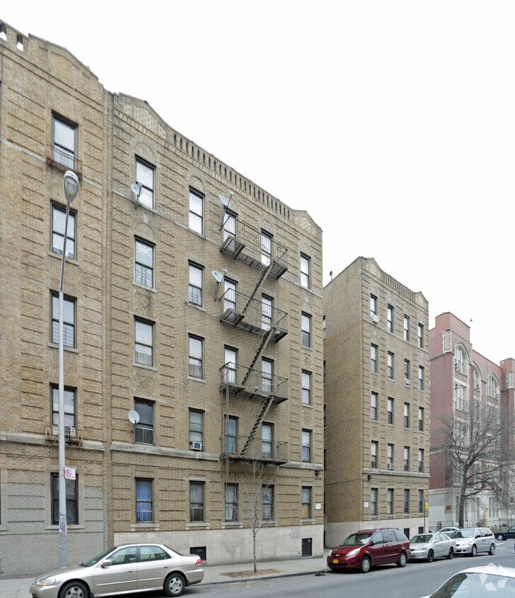 Foto principal - 245 E 196th St