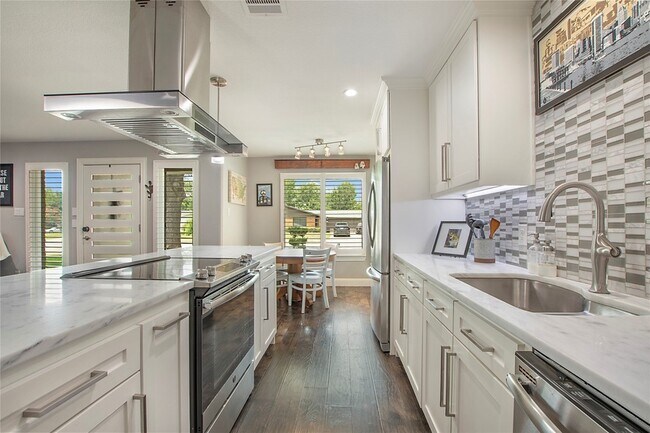 Foto del edificio - 3512 Colgate Ln