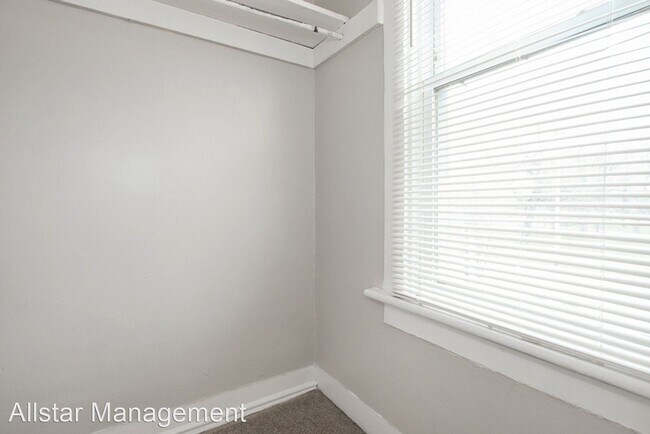 Building Photo - 3 br, 1 bath House - 2520 W 14th St UP