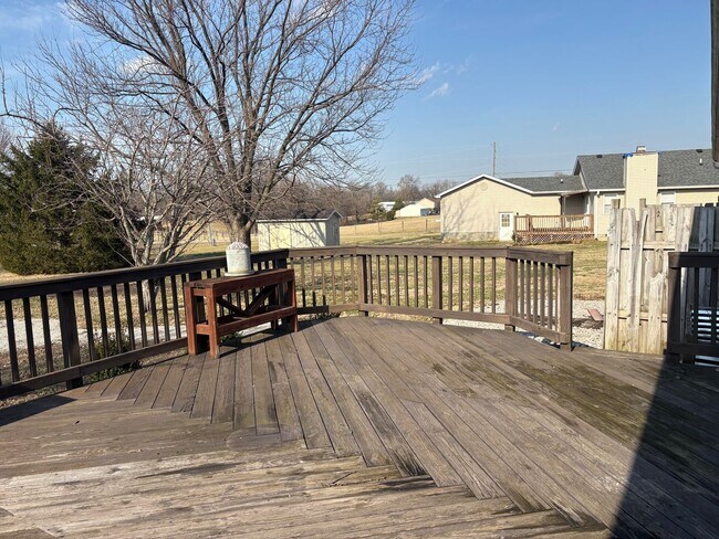 Foto del edificio - 4 bedroom 2 bath