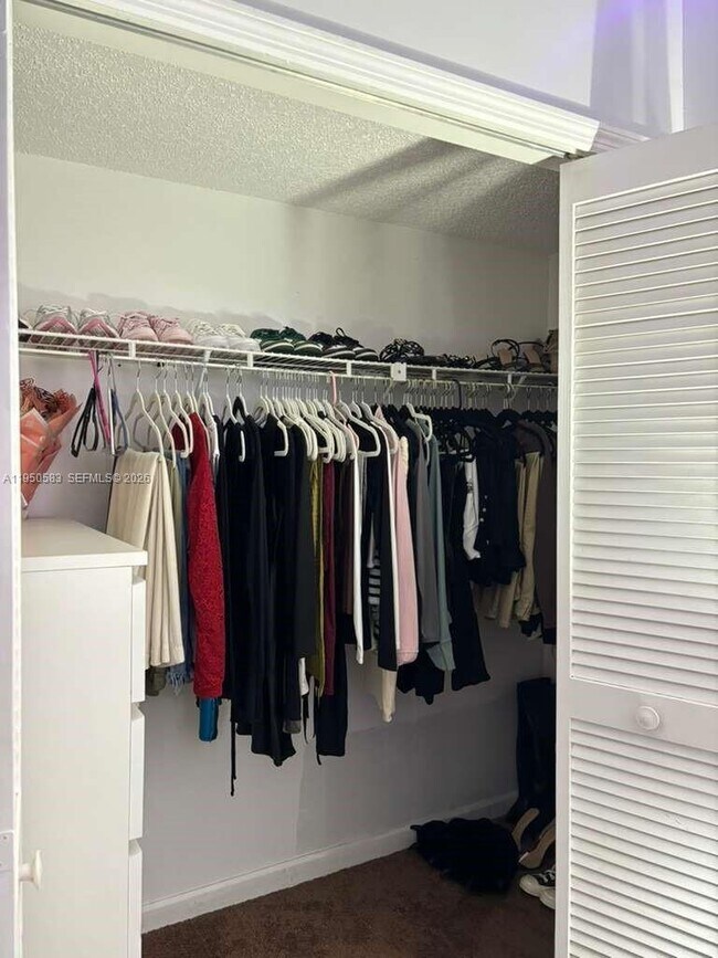 Foto del edificio - 2351 W 74th St