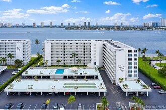 Building Photo - 301 Lake Shore Dr