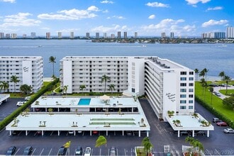 Building Photo - 301 Lake Shore Dr