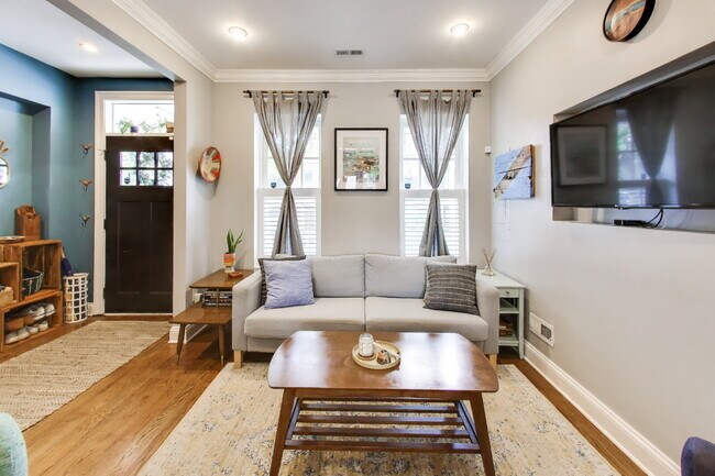 Foto del edificio - Charming 2bd/2.5ba LeDroit Park Home Available