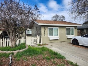 Building Photo - 2546 W Victor Ct