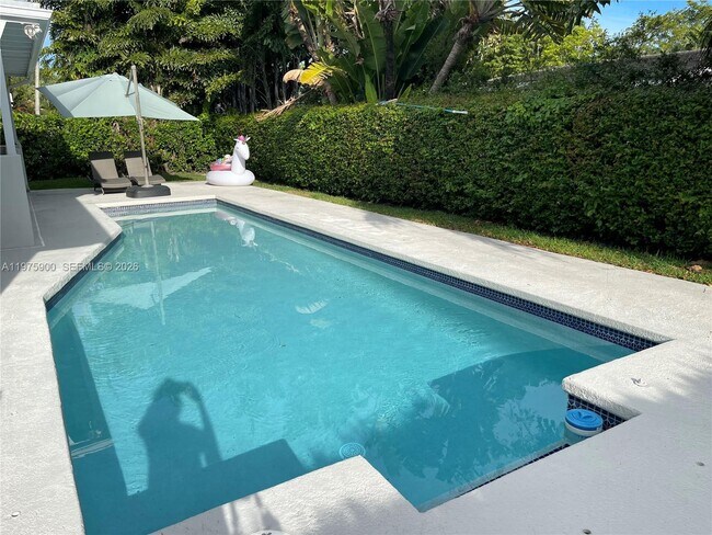 Foto del edificio - 1420 Baracoa Ave