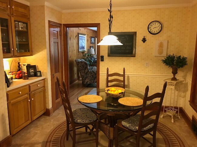 Foto del edificio - Charming Three Bedroom Home