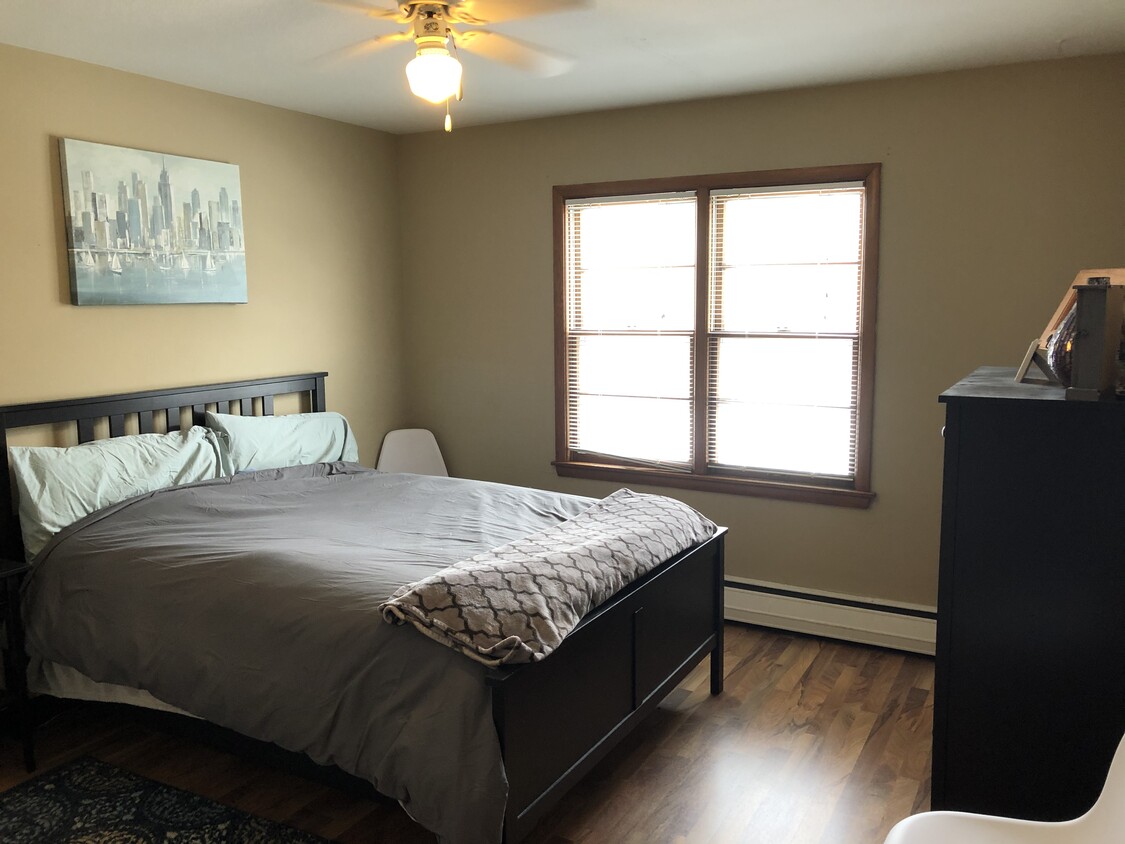 Foto principal - 4815 Cedar Lake Rd