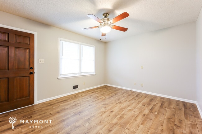 Building Photo - 151 Twin Creek Dr