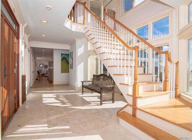 Building Photo - 605 Dune Rd