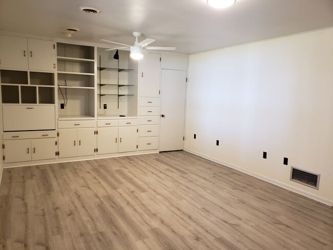 Building Photo - 32 Russell Ln