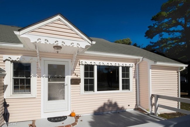 Building Photo - 560 Princeton Ave