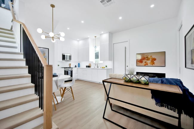 Building Photo - 2352 E Poppy St