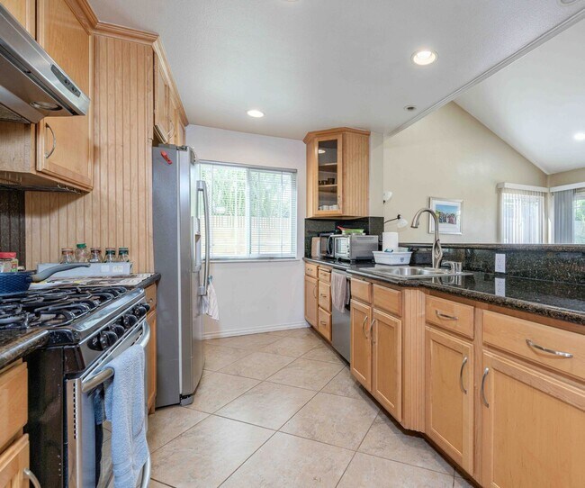 Building Photo - Elegant Parkside Residence Offering Refine...