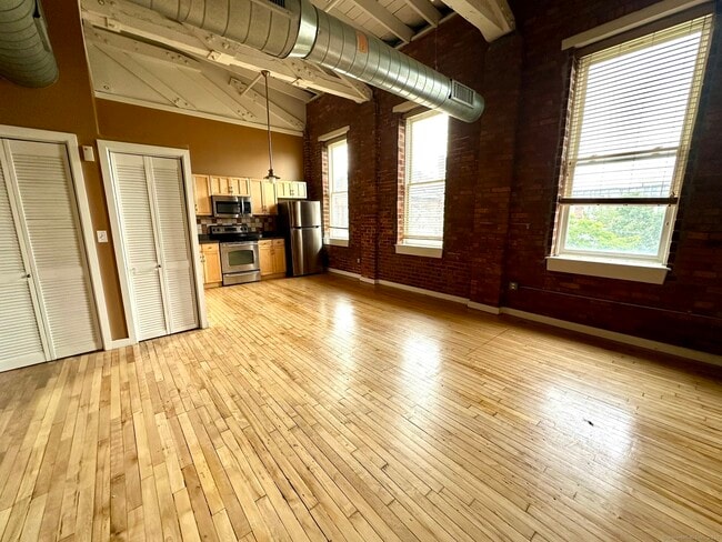 Building Photo - 325 Lafayette St