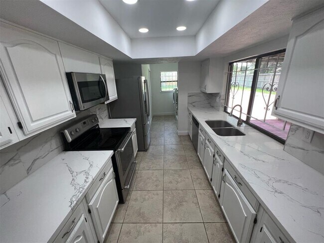 Building Photo - 7331 La Mesa Dr