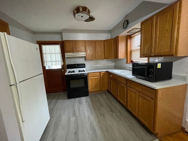 Foto del edificio - 6606 W Devon Ave