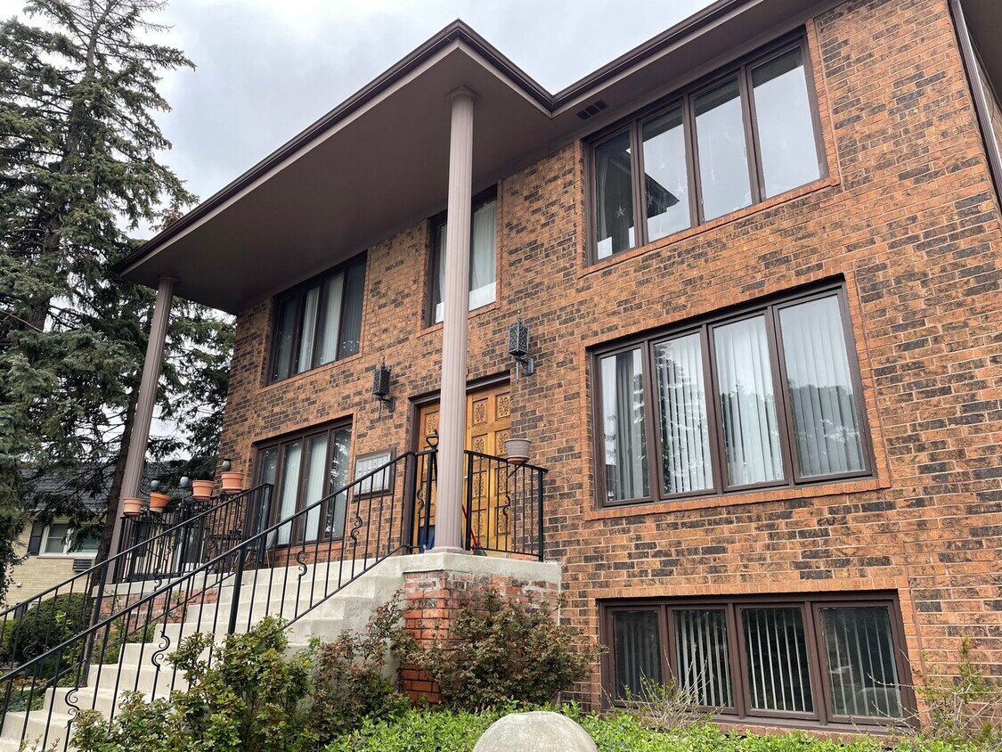 8810 Gerritsen Ave Unit 2G, Brookfield, IL 60513 Condo for Rent in