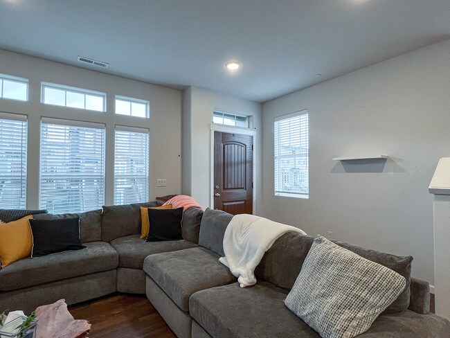 Foto del edificio - Modern Villebois Townhome with Quartz Kitc...