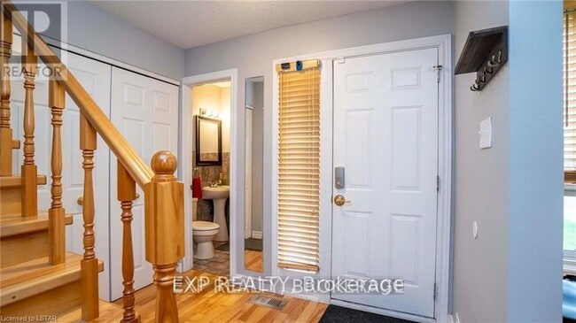 Building Photo - 53-1460 LIMBERLOST ROAD