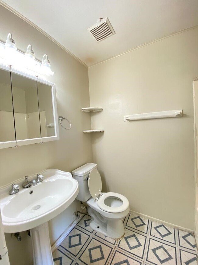 Building Photo - 1518 Via Del Rio
