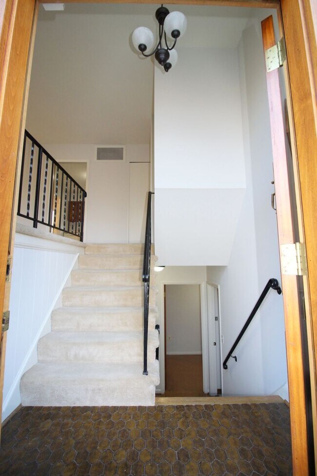 Building Photo - 3BR/2B Home
