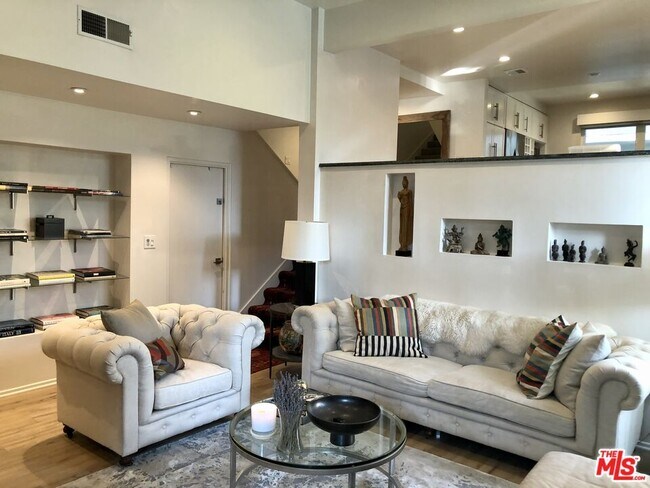 Building Photo - 4732 La Villa Marina