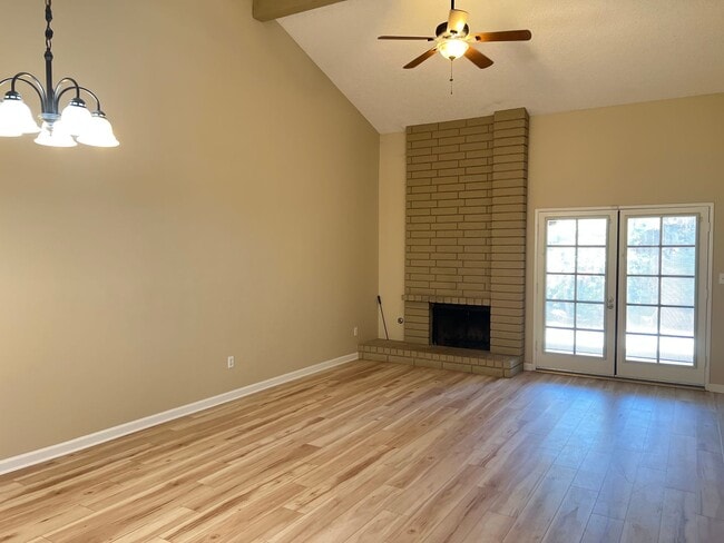 Building Photo - Southwest Bakersfield Home