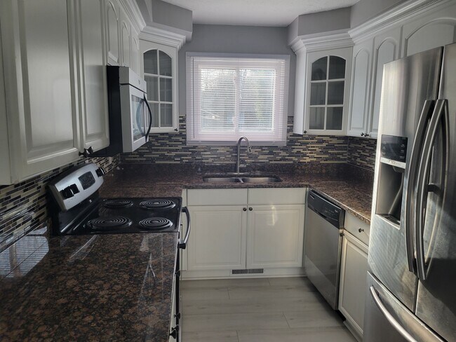 Foto del edificio - 16769 Walnut Creek Dr