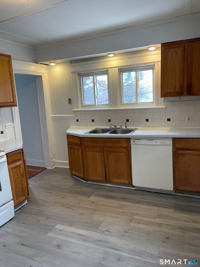 Building Photo - 184 Meriden Rd