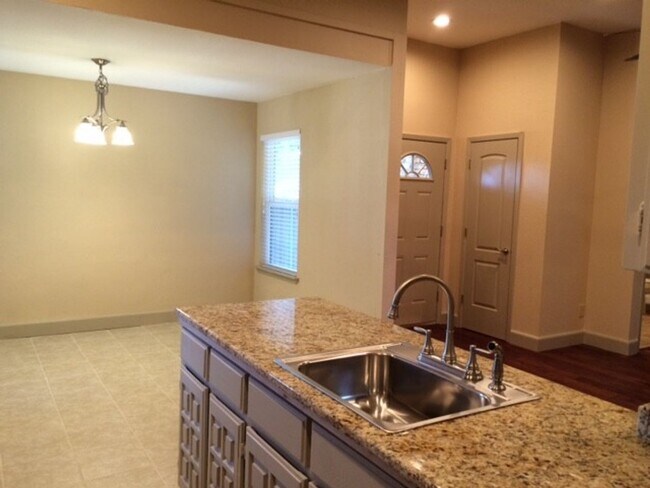 Foto del edificio - Cute 3/2 duplex in Frisco, Tx- Available NOW and Renovated