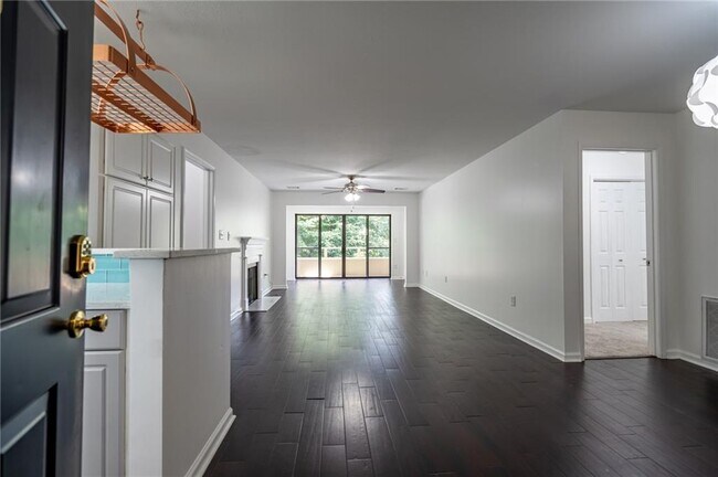 Building Photo - 25203 Plantation Dr NE