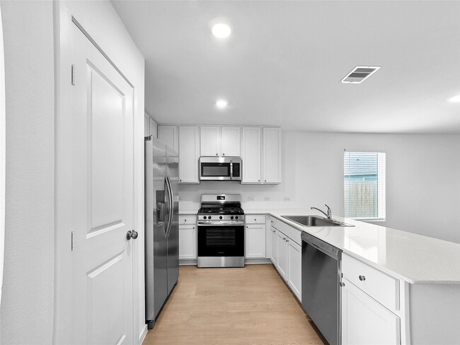 Building Photo - 106 Nicholas Rd