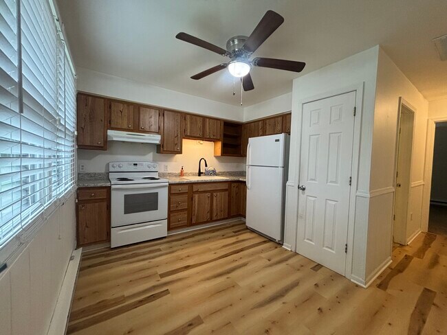 Foto del edificio - 14508 Colfax St