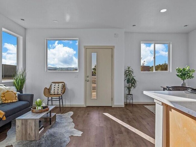 Foto del edificio - Brand-New Construction Townhome in Orchard...