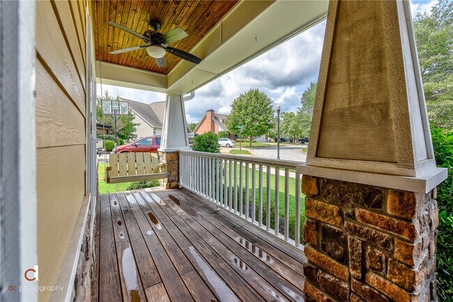 Foto del edificio - 1408 NE Dysart Woods Ln