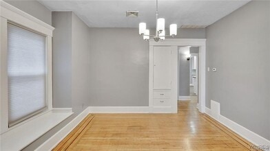 Building Photo - 2528 Main St