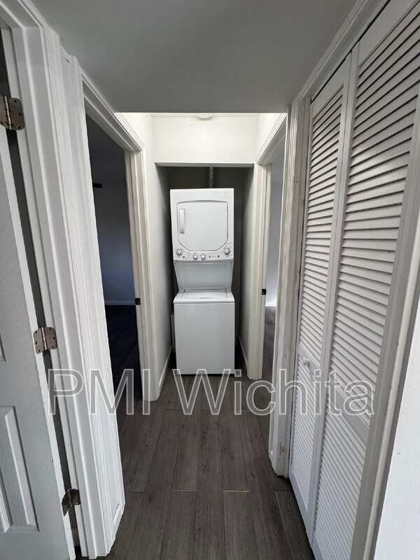 Foto del edificio - 422 W Mahoney Dr