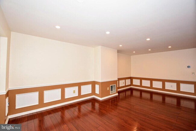 Building Photo - 327 Althea Ct
